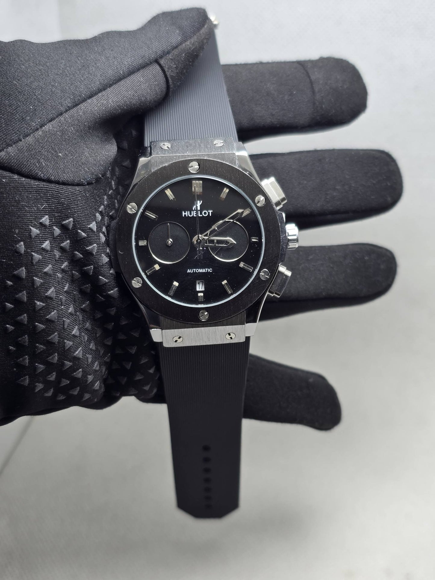 Hublot men
*Chronograph working*
90 dhs🗽

Zain29
♥️♥️♥️
