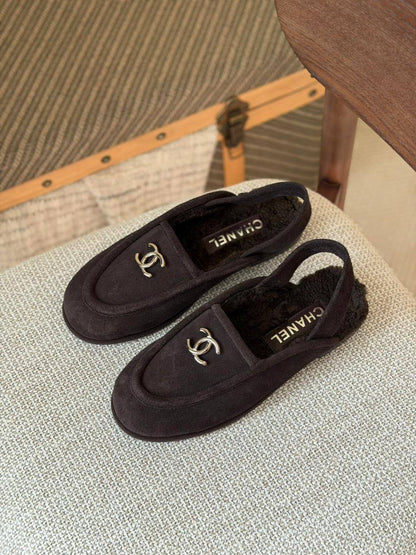 Chanel 
Size: 36 to 41
Super master quality 
480 dhs🪙💚

Zain198
♥️♥️♥️
