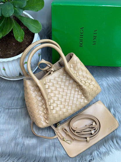 Bottega

with box🎁🎁🎁

105 dhs👑

Zain244
♥️♥️♥️