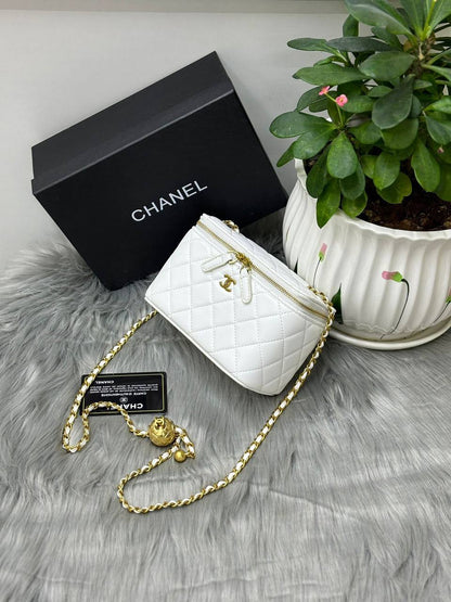 CHANEL 
SIZE  ………17CM🥰
100 dhs🇦🇪
with BOX🌷
🎁🎁🎁

Zain51
♥️♥️♥️
