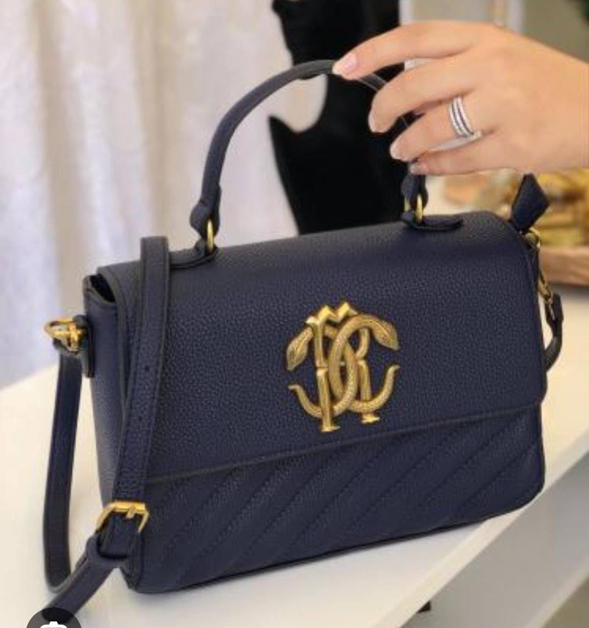 Roberto Cavalli
100 dhs🇦🇪🇦🇪
With box
Size25cm

Zain219
♥️♥️♥️