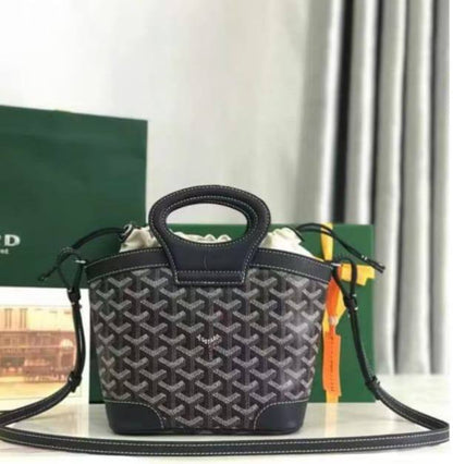 Goyard 
120 dhs✅

Zain235
♥️♥️♥️