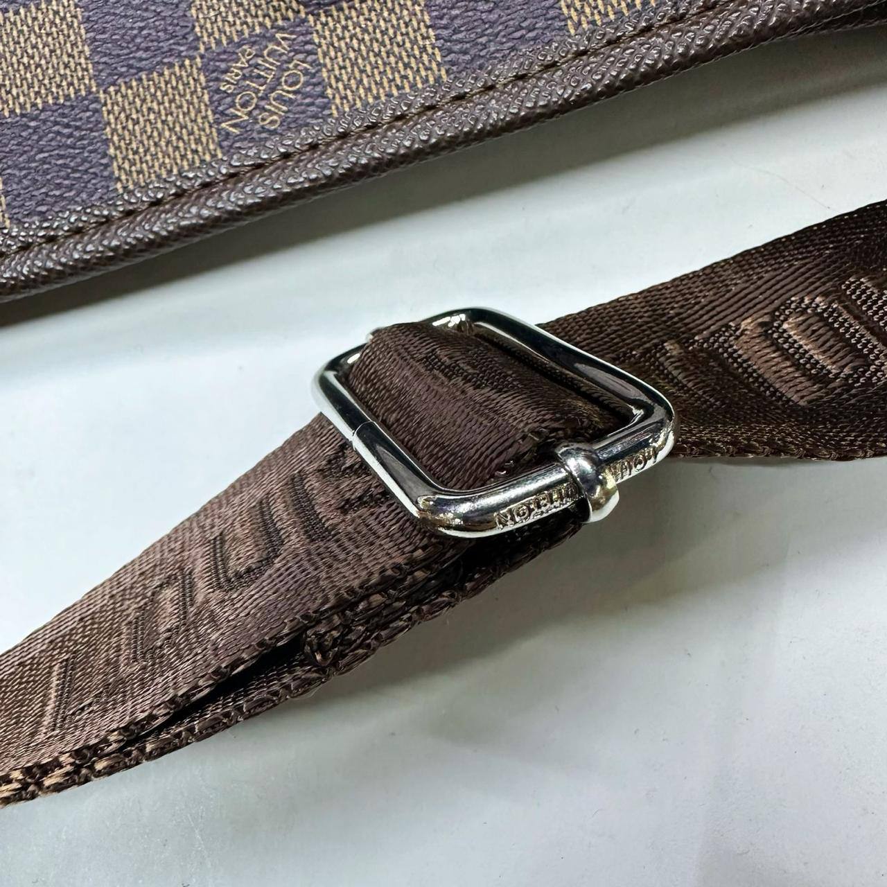 LV
 BRIEFCASE 
 GOOD QUALITY UNISEX
110 dhs✅
……(can be used as a computer bag )

Zain295
♥️♥️♥️