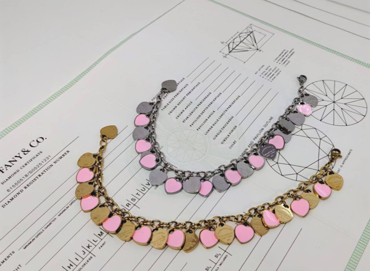 Tiffany ❤️‍🔥*
Bracelet 🦋
good quality 💯
Non tarnish 💯
With normal boxes 🗃️ 
And paper bag 🛍️
45 dhs❣️
With master box 🗃️ 
85 dhs❣️

Zain216
♥️♥️♥️