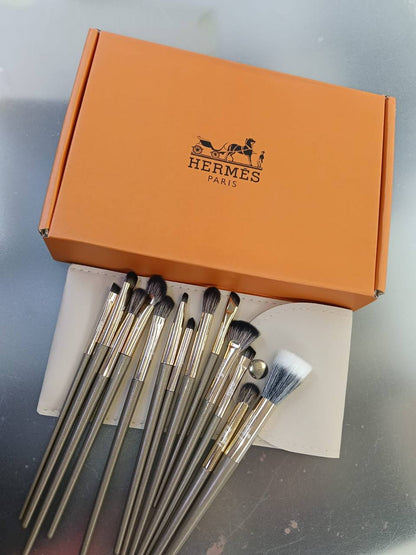 HERMES BRUSH
55 dhs✅

Zain01
♥️♥️♥️