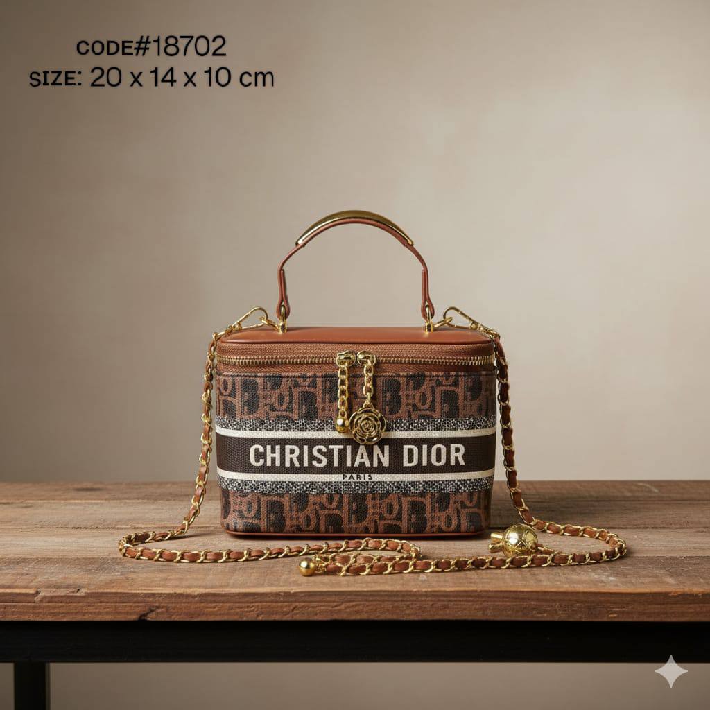 CHRISTIAN DIOR
ᴠᴀɴɪᴛʏ ᴍᴀᴋᴇ ᴜᴘ ʙᴀɢ
ᴡɪᴛʜ ᴄʜᴀɪɴ sᴛʀᴀᴘ
ɢᴏʟᴅ ʜᴀʀᴅᴡᴀʀᴇ
sɪᴢᴇ : 20 cm

55 dhs🪙💕

Zain31
♥️♥️♥️