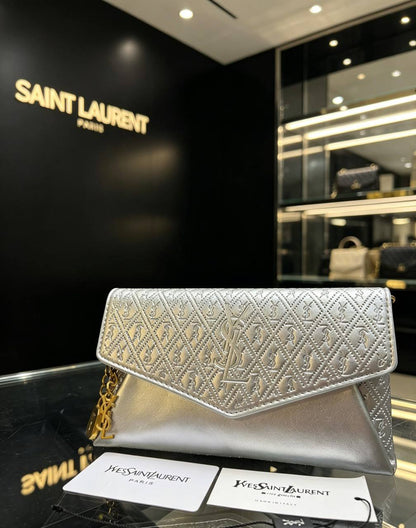 AVAILABLE 
Dkny PUNCH 

WITH BOX 
90 dhs🇦🇪🇦🇪

Zain169
♥️♥️♥️