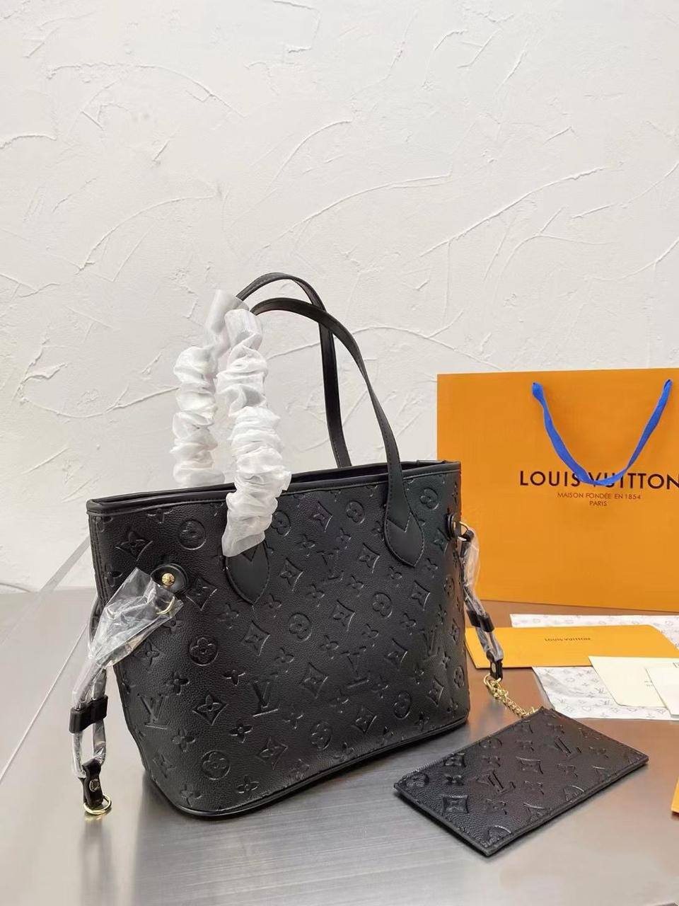 LV Neverfull 2 in 1

Size : 46  * 28 cm

95 dhs🪙

with box 🎁

Zain115
♥️♥️♥️