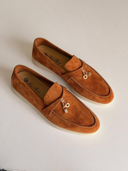 Loro Piana 
Summer Charms Walk❣️❤️
Super Master Quality
Size 36 to 41
450 dhs💓

Zain71
♥️♥️♥️