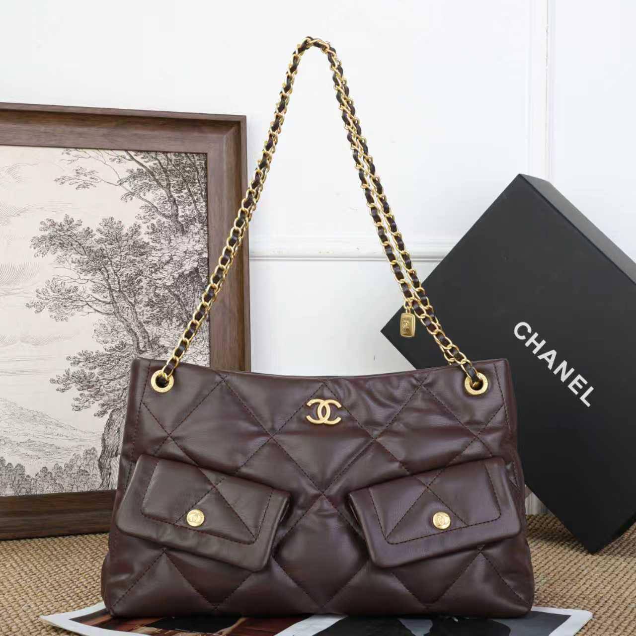 CHANEL NEW CAME 
HIGH QUALITY 
110 dhs🇦🇪🇦🇪
Size:38cm

Zain295
♥️♥️♥️