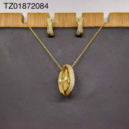 SET
Necklace 🔥
Earring 🐦‍🔥
good quality 💯
With brand boxes 🗃️ 
Paper bag 🛍️
40 dhs✅

Zain216
♥️♥️♥️