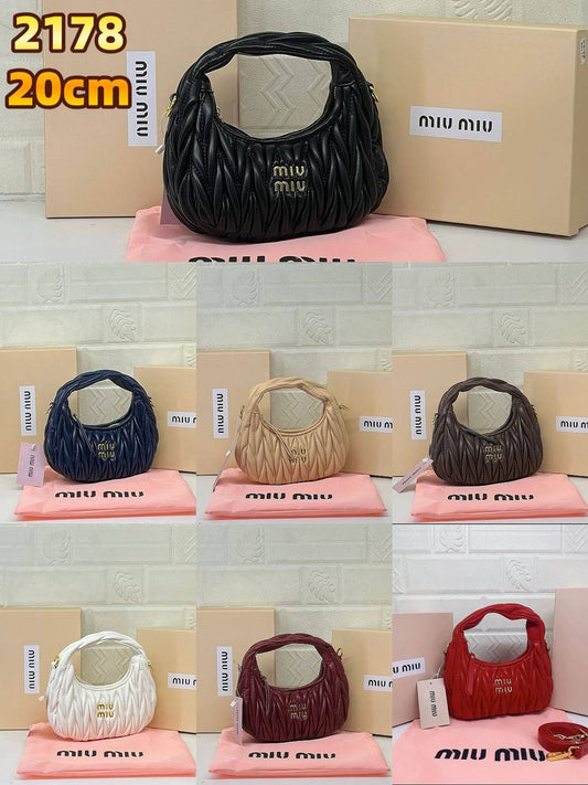 Miu Miu

with box
🎁🎁🎁

95 dhs🪙🌨️

Zain13
♥️♥️♥️