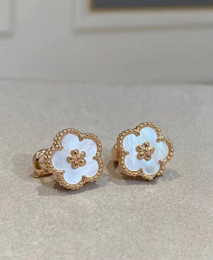VCA set
Necklace
Earrings 
Bracelet 
Ring 💍 
Master Quality 🦋

315 dhs🇦🇪. normal box 📦 
355 dhs🇦🇪 original box 🗃️

Zain48
♥️♥️♥️
