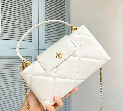 Tory Burch
110 dhs💓
Size：22CM
Material：shiny and mate 
Good-quality with box

Zain35
♥️♥️♥️
