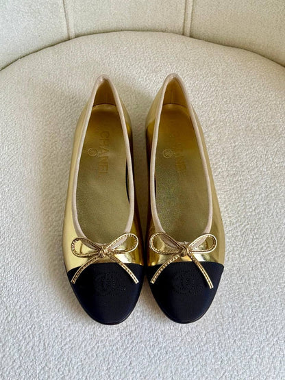 Chanel
Super *AAA* *+* Quality 💯 
With original packing🎁🎁
SIZE:36and42
Available now
450 dhs💓

Zain309
♥️♥️♥️