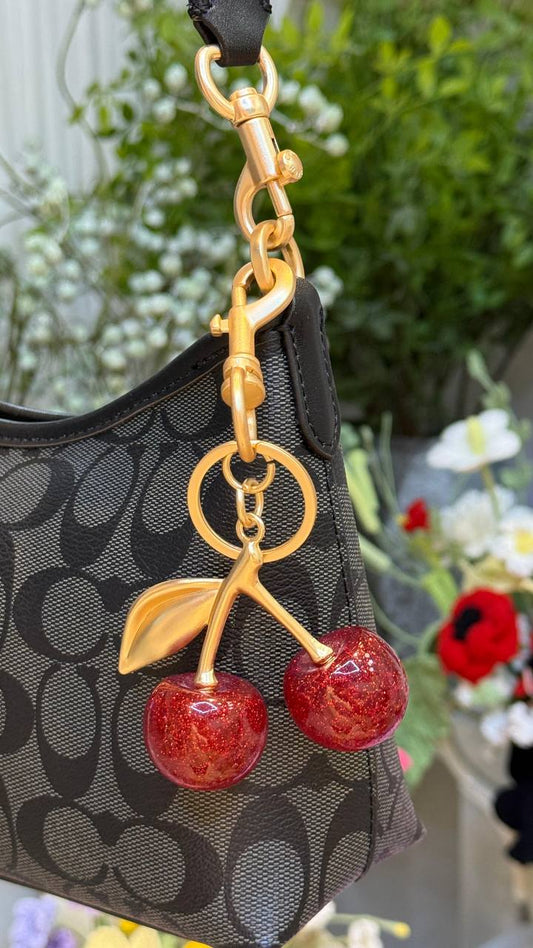 Cherry keychain
Rose gold
20 dhs🪙🌨️

Zain44
♥️♥️♥️