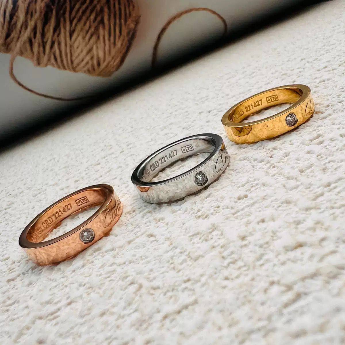 New arrival 
Cartier classic signature ring 
Stainless steel 
Non tarnish 
30 dhs🪙🌨️/ pc without box 
40 dhs🪙🌨️ / pc with Cartier box and paperbag 
Size 6-7-8-9 
Color : golden/ silver / rose gold

Zain243
♥️♥️♥️