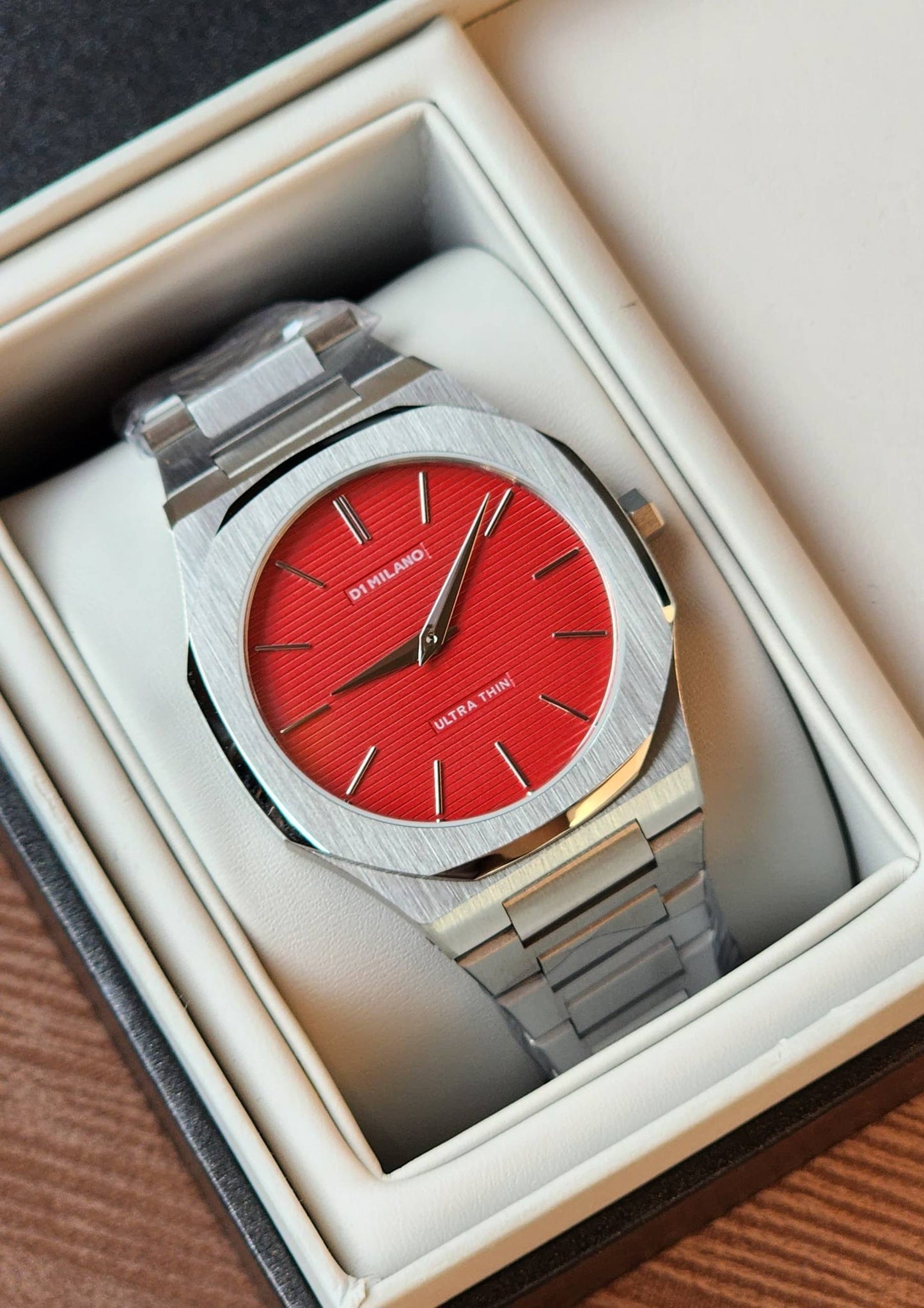 D1 Milano watch for men 
good quality 
260 dhs❣️

Zain59
♥️♥️♥️