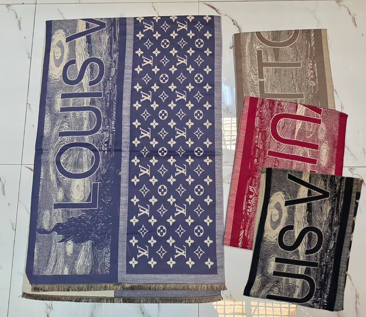 Scarf
40 dhs✅

Zain232
♥️♥️♥️