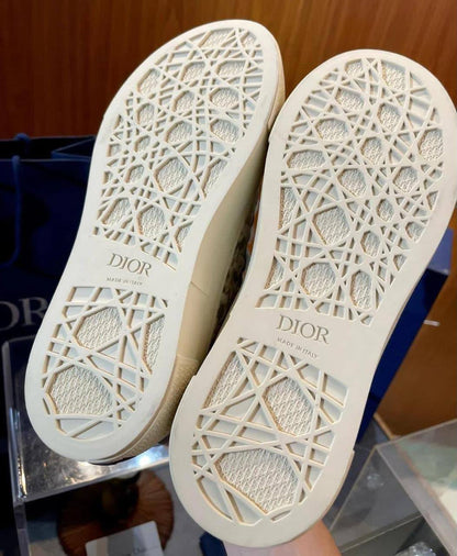 DIOR SHOES
GOOD QUALITY
105 dhs✅
Size 36-40

Zain40
♥️♥️♥️