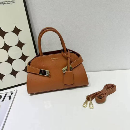 FERRAGAMO
GOOD QUALITY 
120 dhs✅

Zain39
♥️♥️♥️
