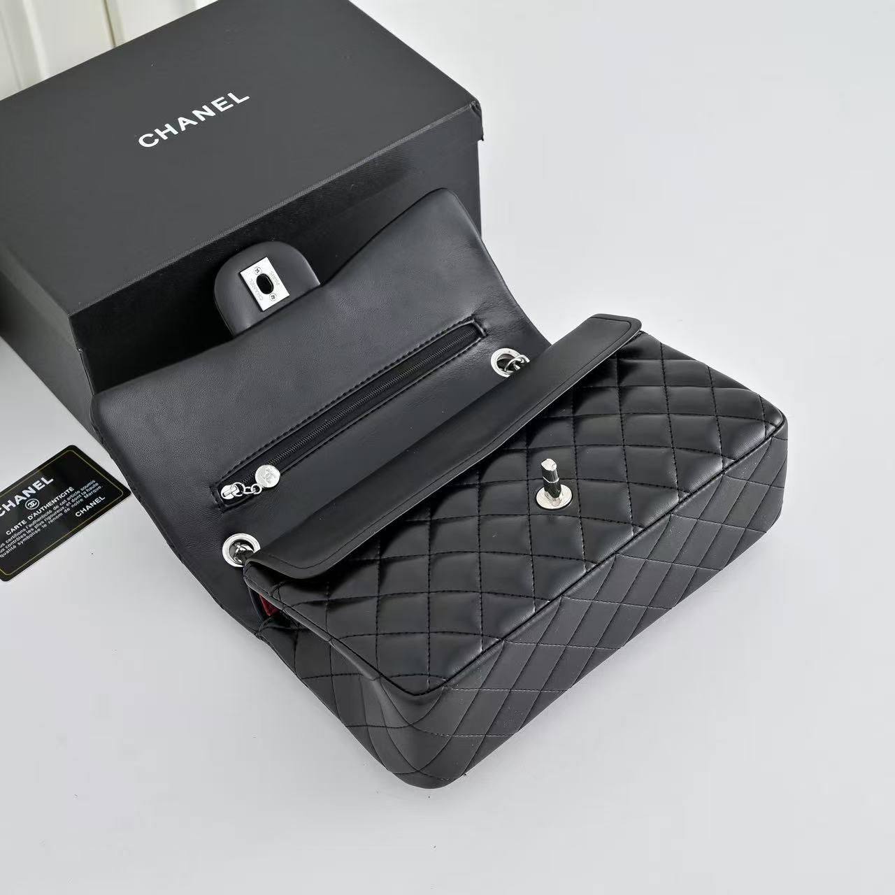 Chanel
with box
110 dhs💓

Zain143
♥️♥️♥️