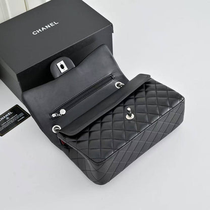 Chanel
with box
110 dhs💓

Zain143
♥️♥️♥️