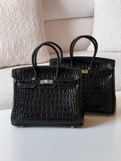 Hermes birkin croc 25cm💕master quality😍

with box❤️
🎁🎁🎁

380 dhs🪙🌨️


Zain51
♥️♥️♥️