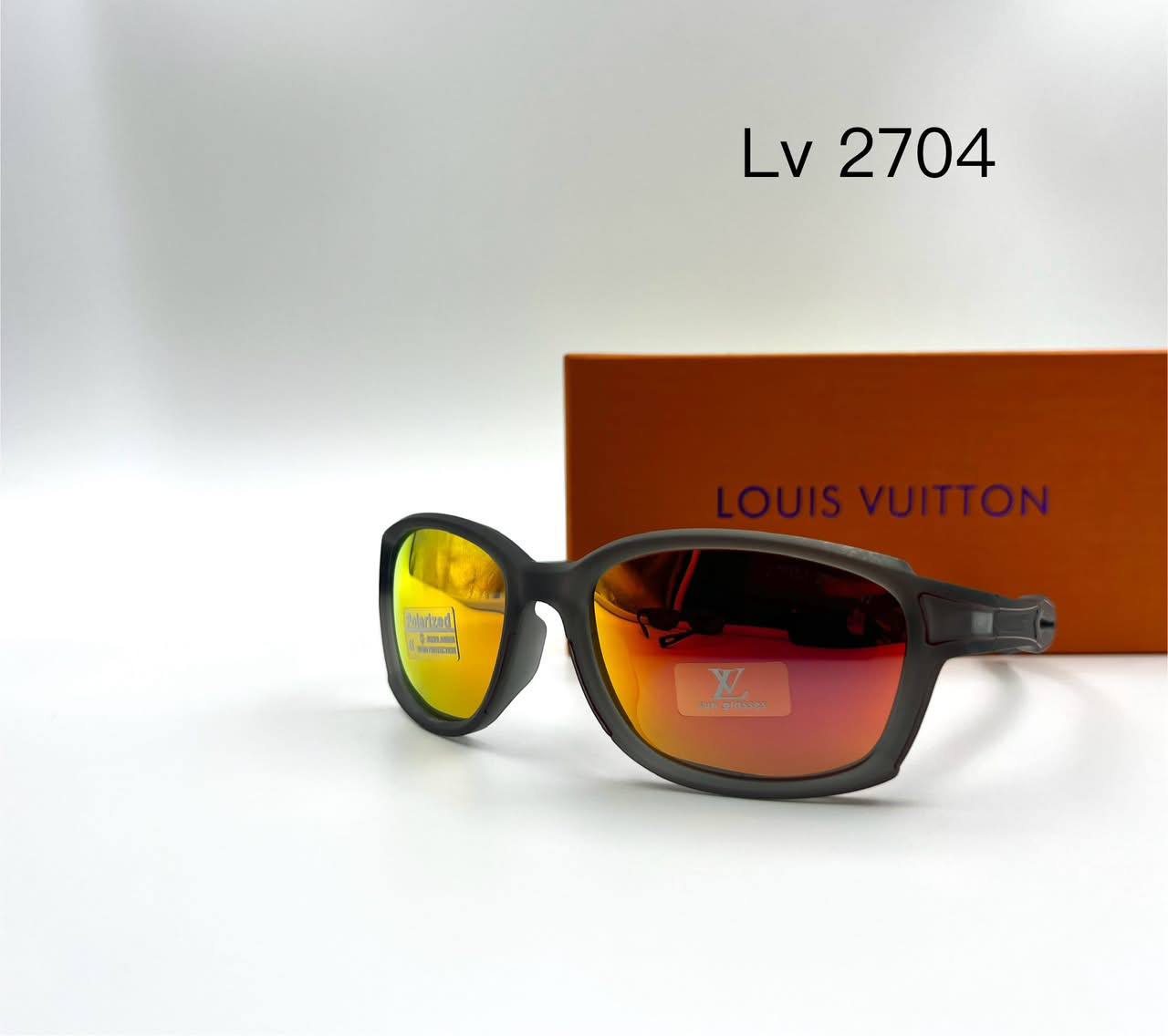 LV💥*
Sunglasses 🕶️ 
good quality 💯
With master box 🗃️ 
50 dhs✅

Zain273
♥️♥️♥️