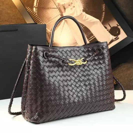 BOTTEGA 
COPY ONE BIG SIZE 
NEW CAME 
175 dhs❣️

Zain39
♥️♥️♥️