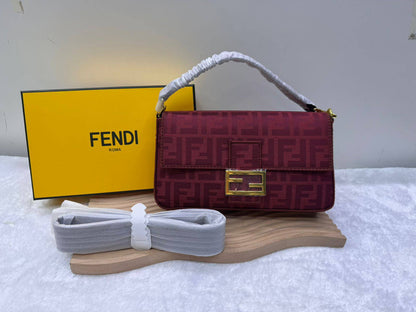 Fendi 

With box 
🎁🎁🎁

size:27cm  
95 dhs🗽

Zain114
♥️♥️♥️