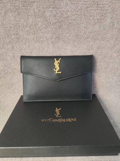 Dior / Ysl  clutch
size : 29 *16 cm
60 dhs🪙💕
With box 🎁

Zain115
♥️♥️♥️