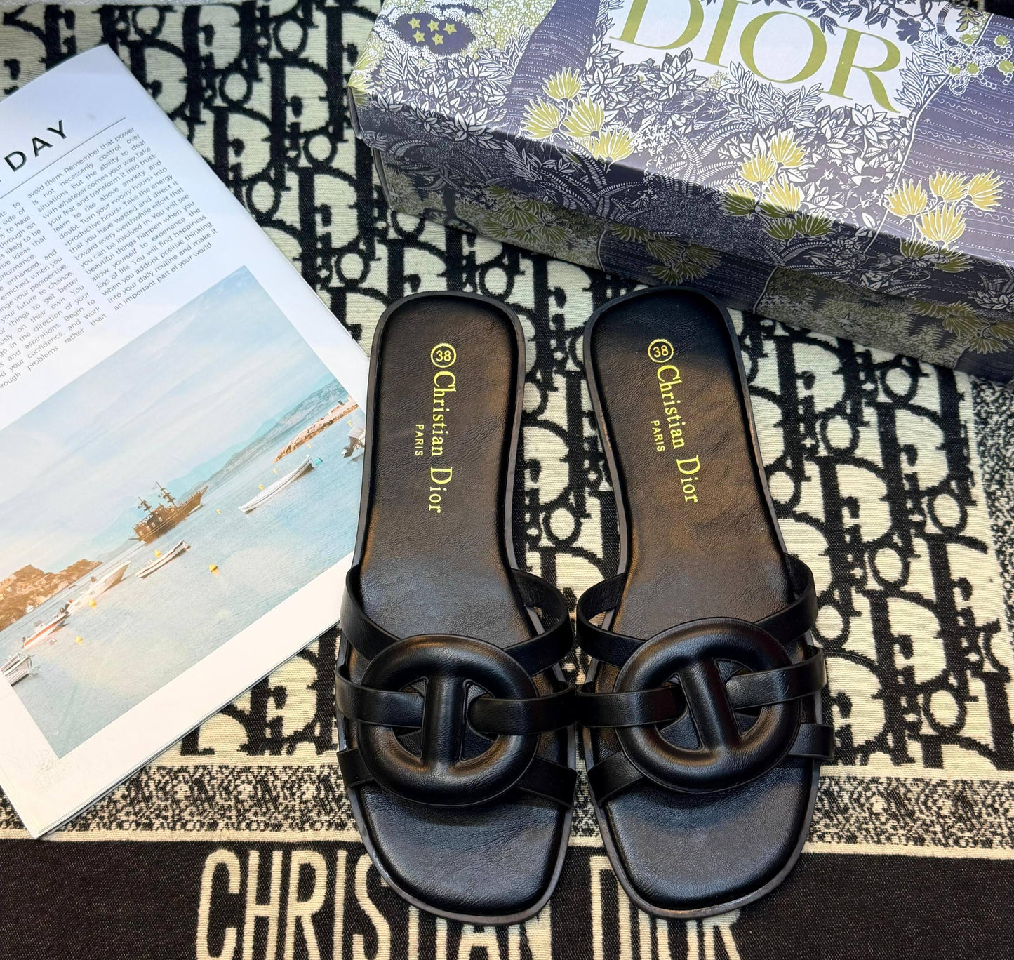 Cristian Dior
Size 36to41
60 dhs🌺

Zain236
♥️♥️♥️