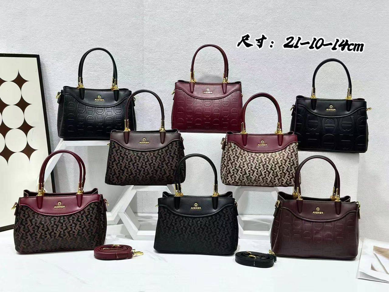 Aigner
95 dhs🪙
size：21×10×14cm
Good quality 

with box
🎁🎁🎁

Zain39
♥️♥️♥️
