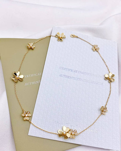 VCA ❤️‍🔥*
Necklace 🐦‍🔥
Master quality 💯
With normal boxes 📦 
125 dhs✅
With master box 🗃️ 
150 dhs✅

Zain216
♥️♥️♥️