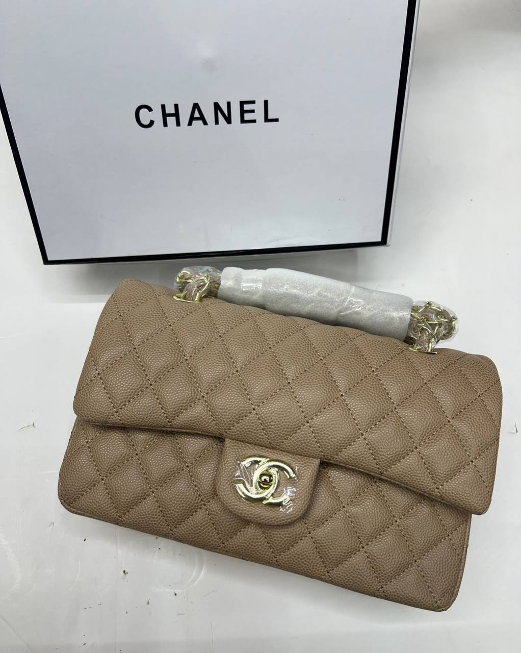 Chanel
WITH BOX 
HIGH QUALITY 
120 dhs🇦🇪🇦🇪

Zain169
♥️♥️♥️