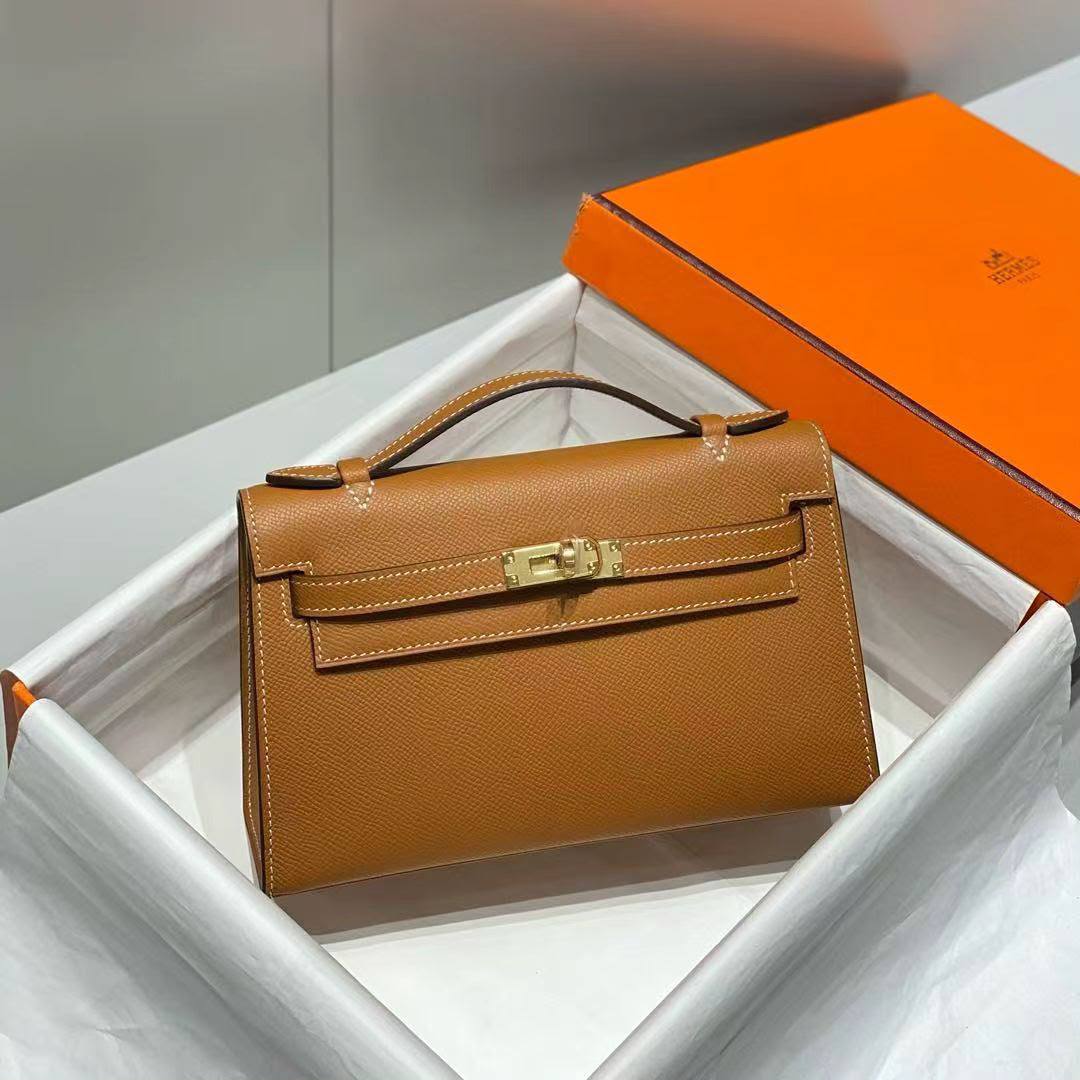 Hermes pochette 21cm💥master quality ✅with box 📦 
340 dhs🇦🇪🇦🇪

Zain52
♥️♥️♥️