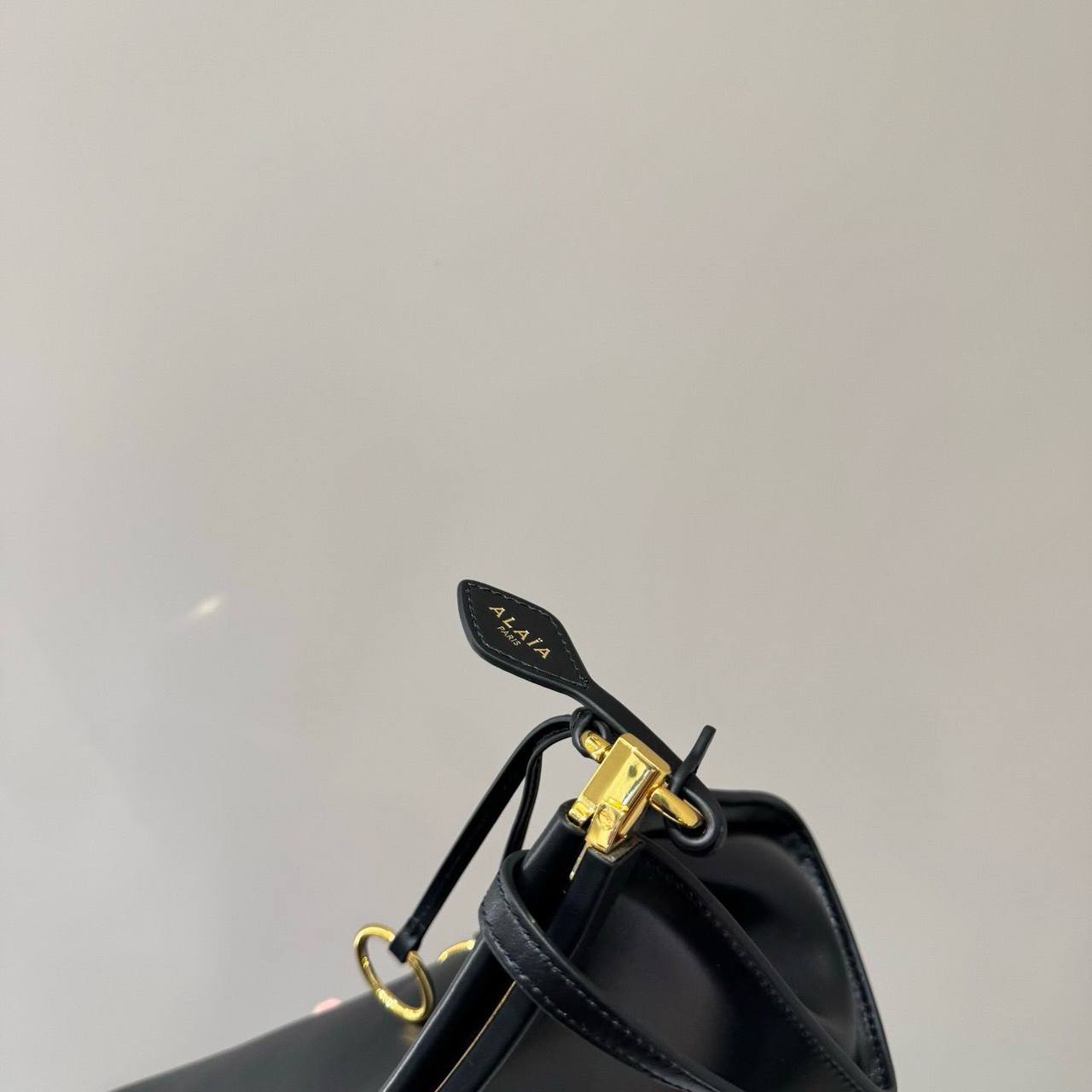Chanel

130 dhs
High-quality 

With magnetic box

Zain35 
Zain26
♥️♥️♥️