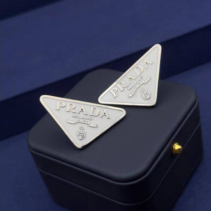EARRING 
MASTER💫✨
55 DHS✅
WITH BOX AND PAPER BAG🛍️🎁

Zain89
♥️♥️♥️