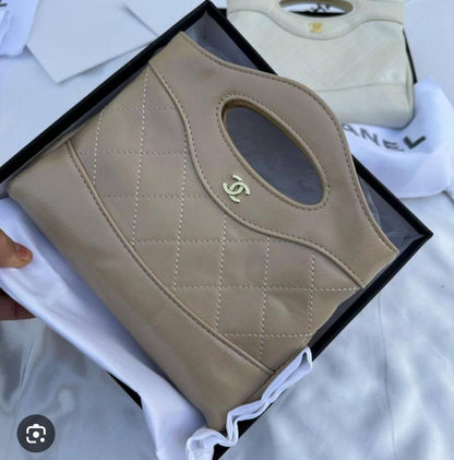 Chanel
with box
95 dhs✅

Zain219
♥️♥️♥️