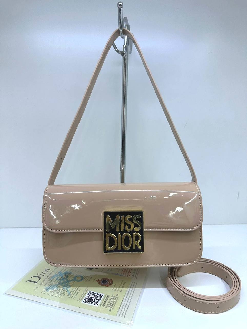 Dior
High quality
With box 
90 dhs✅

Zain50
♥️♥️♥️