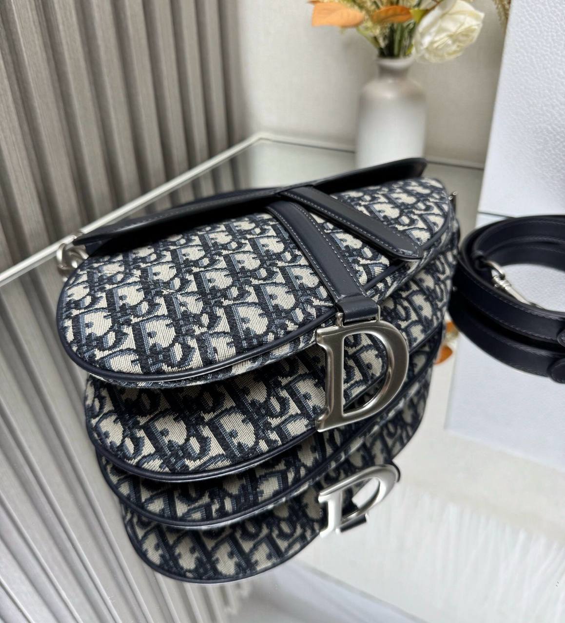 DIOR 
 HIGH QUALITY 
WITH BOX 
🎁🎁🎁

120 dhs✅

Zain39
♥️♥️♥️