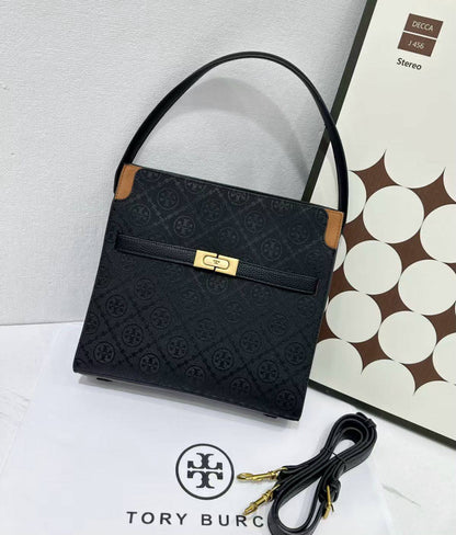 TORY BURCH 
GOOD QUALITY
110 dhs🇦🇪🇦🇪

Zain39
♥️♥️♥️