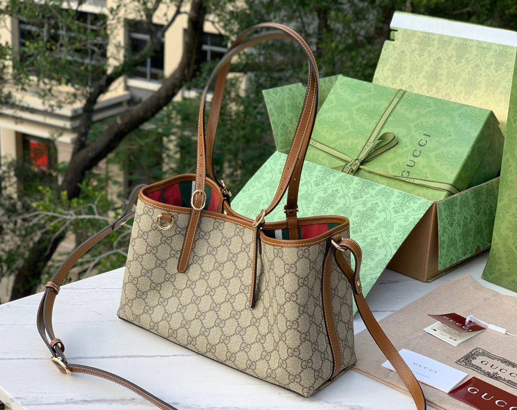 GUCCI 

NEW CAME GOOD QUALITY 
WITH BOX 
🎁🎁🎁

120 dhs💓

Zain39
♥️♥️♥️