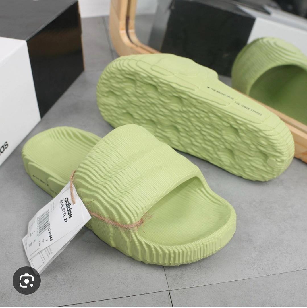 Slippers
60 dhs✅
Size 36 to. 46

Zain27
♥️♥️♥️