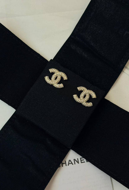 CHANEL* 🤍
↗️ *Super Master Quality ®️*
* *New Collection*
* ⁠EARINGS
*95 dhs❤️* with *Orignal* Packing 🎁
*85 dhs❤️* with *Normal* Box & Bag

Zain209
♥️♥️♥️
