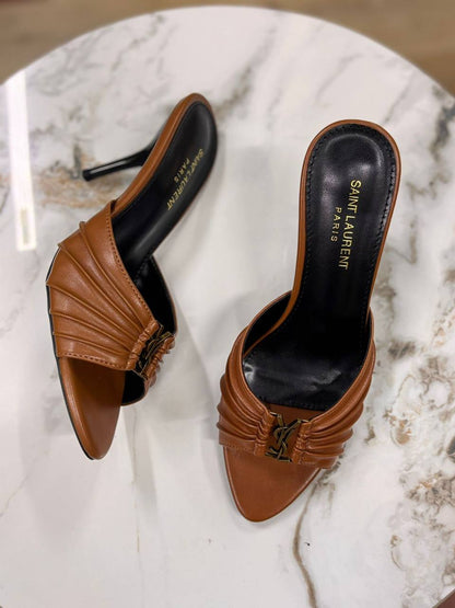 YSL

120 dhs✅

Size 36-42

Zain55
♥️♥️♥️