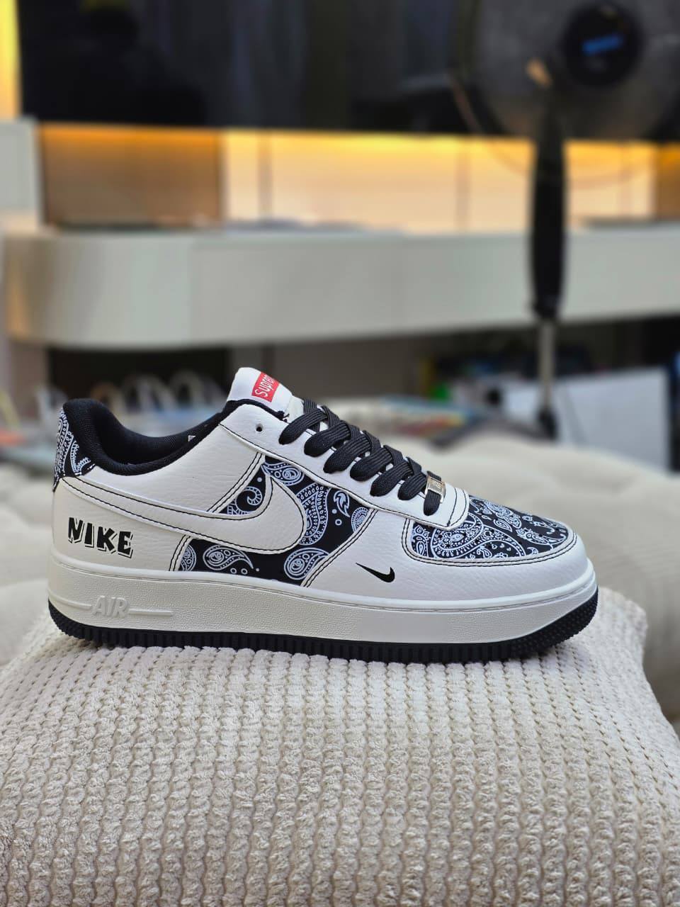 Nike
Size 40 to 44 
100 dhs✅

Zain27
♥️♥️♥️