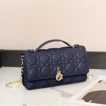 DIOR
Best quality WITH BOX
120 dhs✅
size 21CM

Zain290
♥️♥️♥️