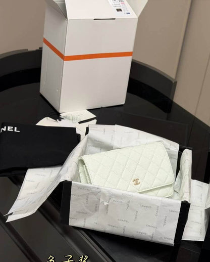 Chanel

230 dhs🇦🇪🇦🇪

Zain10
♥️♥️♥️